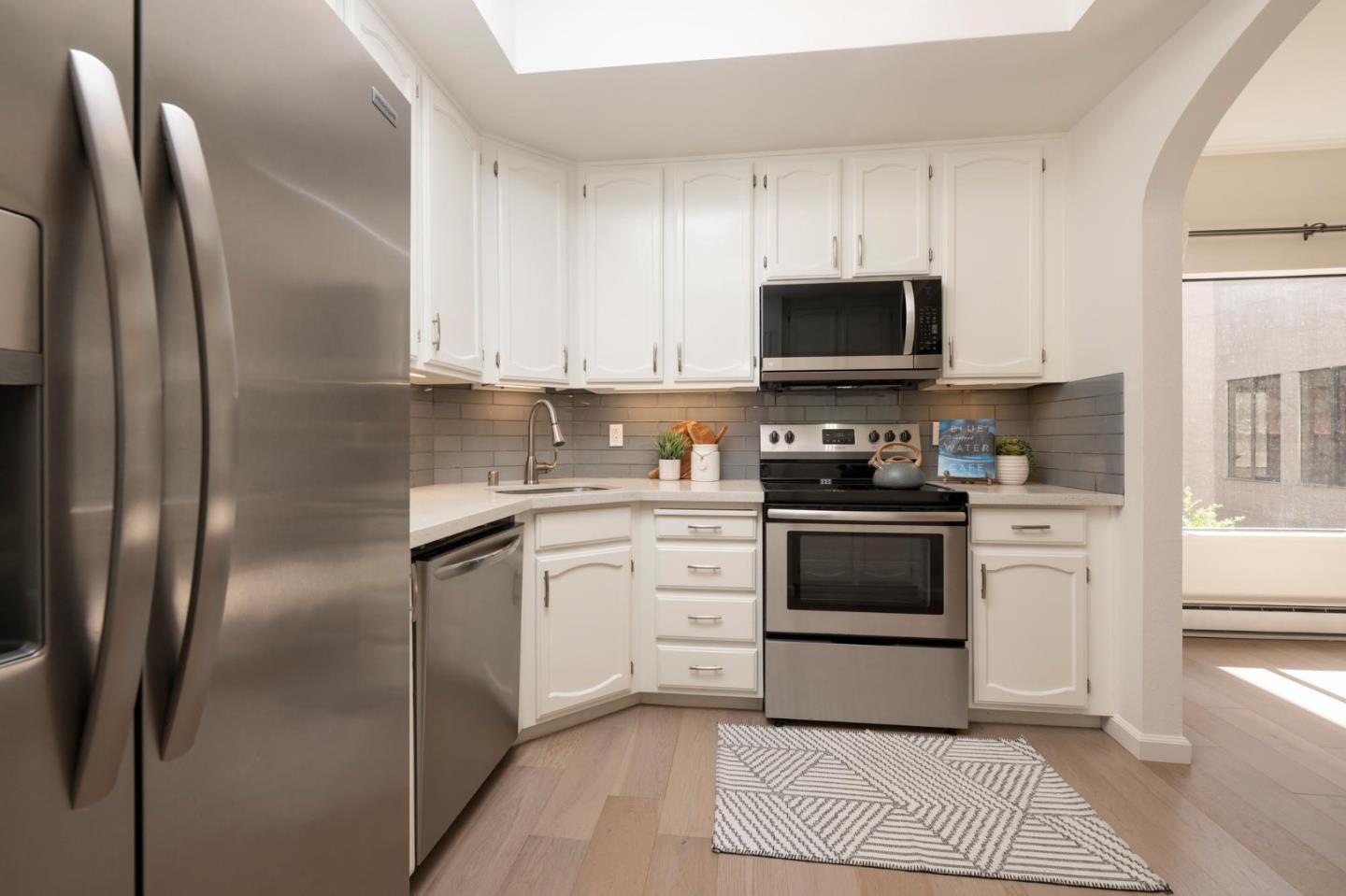 Detail Gallery Image 10 of 43 For 217 8th Ave #203,  San Mateo,  CA 94401 - 2 Beds | 2 Baths