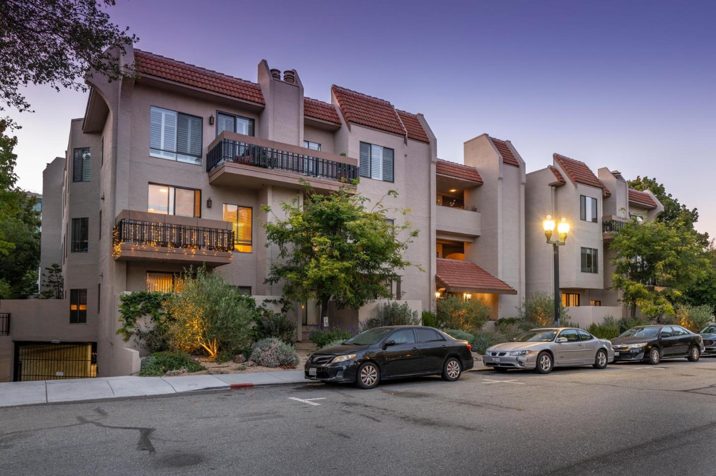 Detail Gallery Image 2 of 43 For 217 8th Ave #203,  San Mateo,  CA 94401 - 2 Beds | 2 Baths