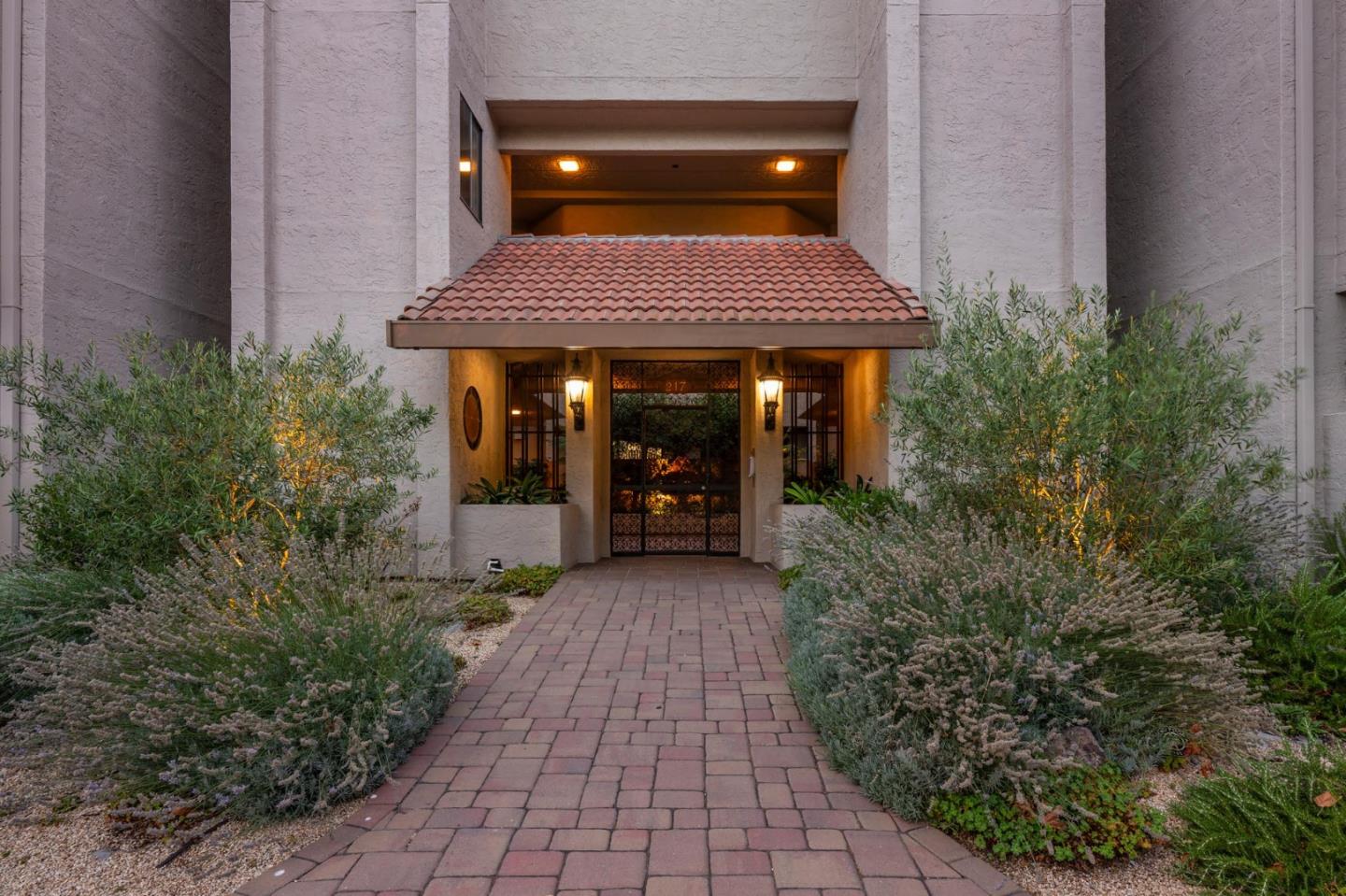 Detail Gallery Image 3 of 43 For 217 8th Ave #203,  San Mateo,  CA 94401 - 2 Beds | 2 Baths