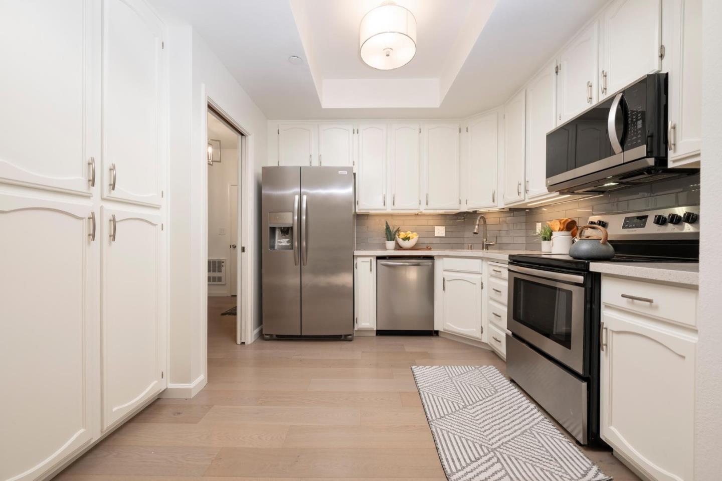 Detail Gallery Image 9 of 43 For 217 8th Ave #203,  San Mateo,  CA 94401 - 2 Beds | 2 Baths