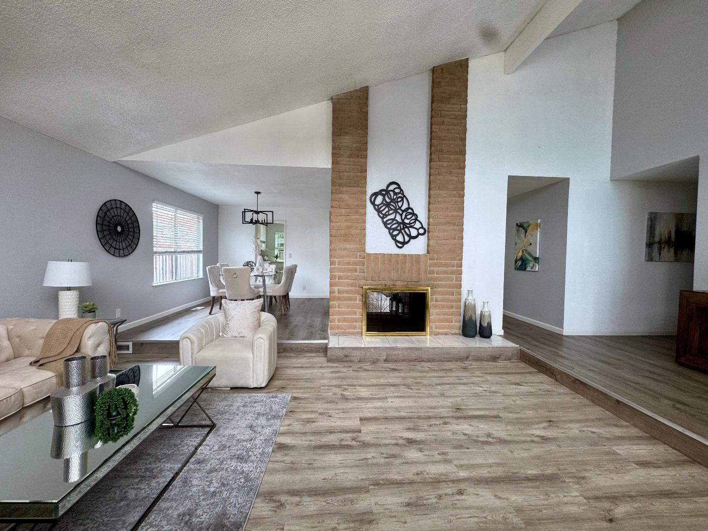 Detail Gallery Image 7 of 43 For 3390 Vangorn Ct, San Jose,  CA 95121 - 4 Beds | 2 Baths
