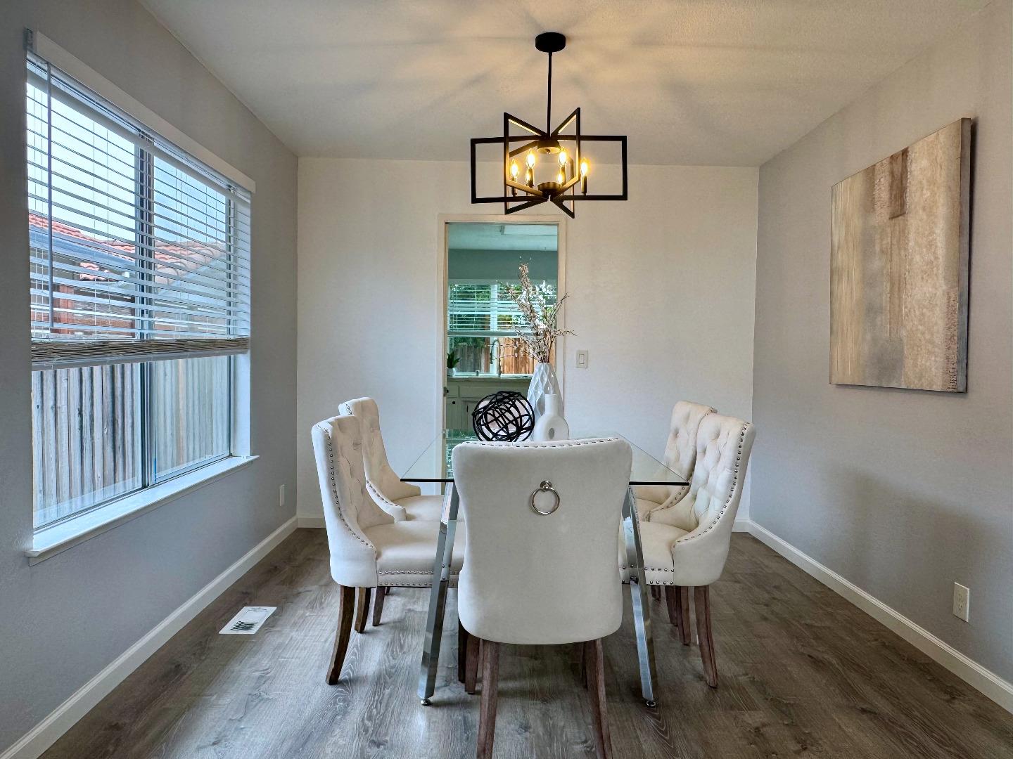 Detail Gallery Image 8 of 43 For 3390 Vangorn Ct, San Jose,  CA 95121 - 4 Beds | 2 Baths
