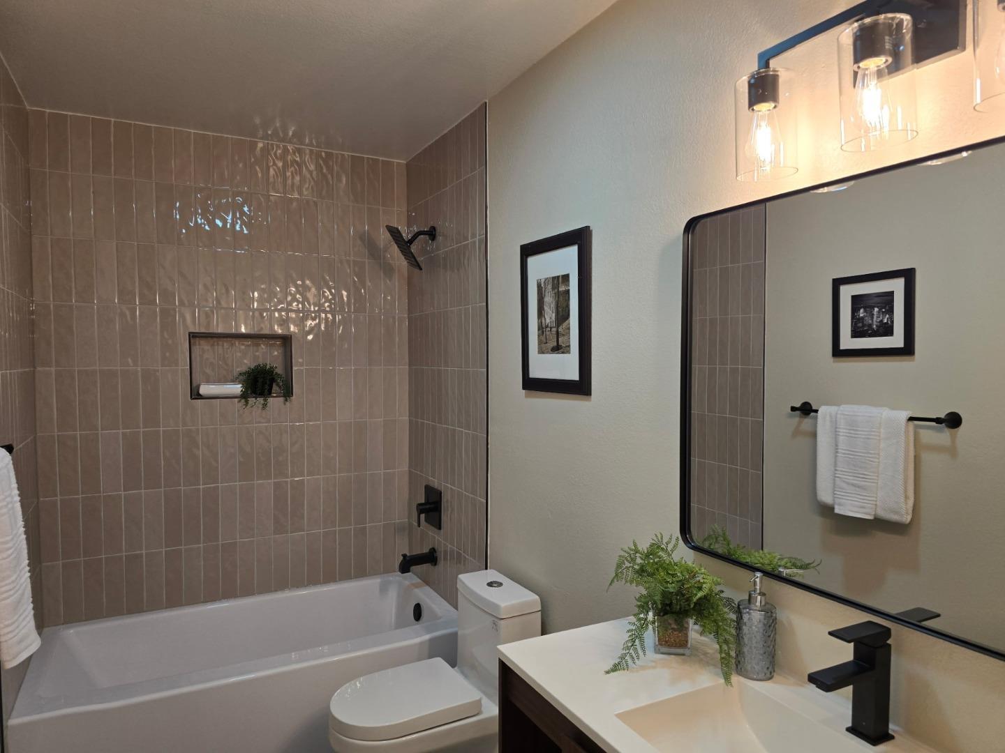 Detail Gallery Image 9 of 12 For 1826 Perrone Cir, San Jose,  CA 95116 - 3 Beds | 2 Baths