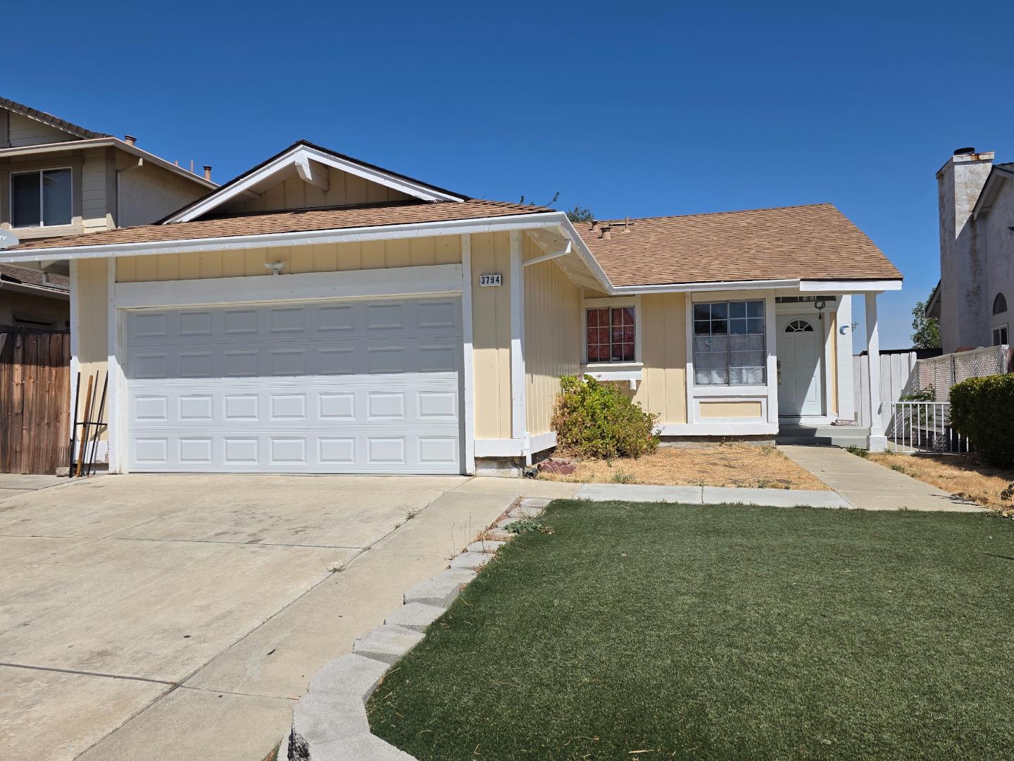 Detail Gallery Image 1 of 9 For 3794 Arlington Cir, Pittsburg,  CA 94565 - 3 Beds | 2 Baths