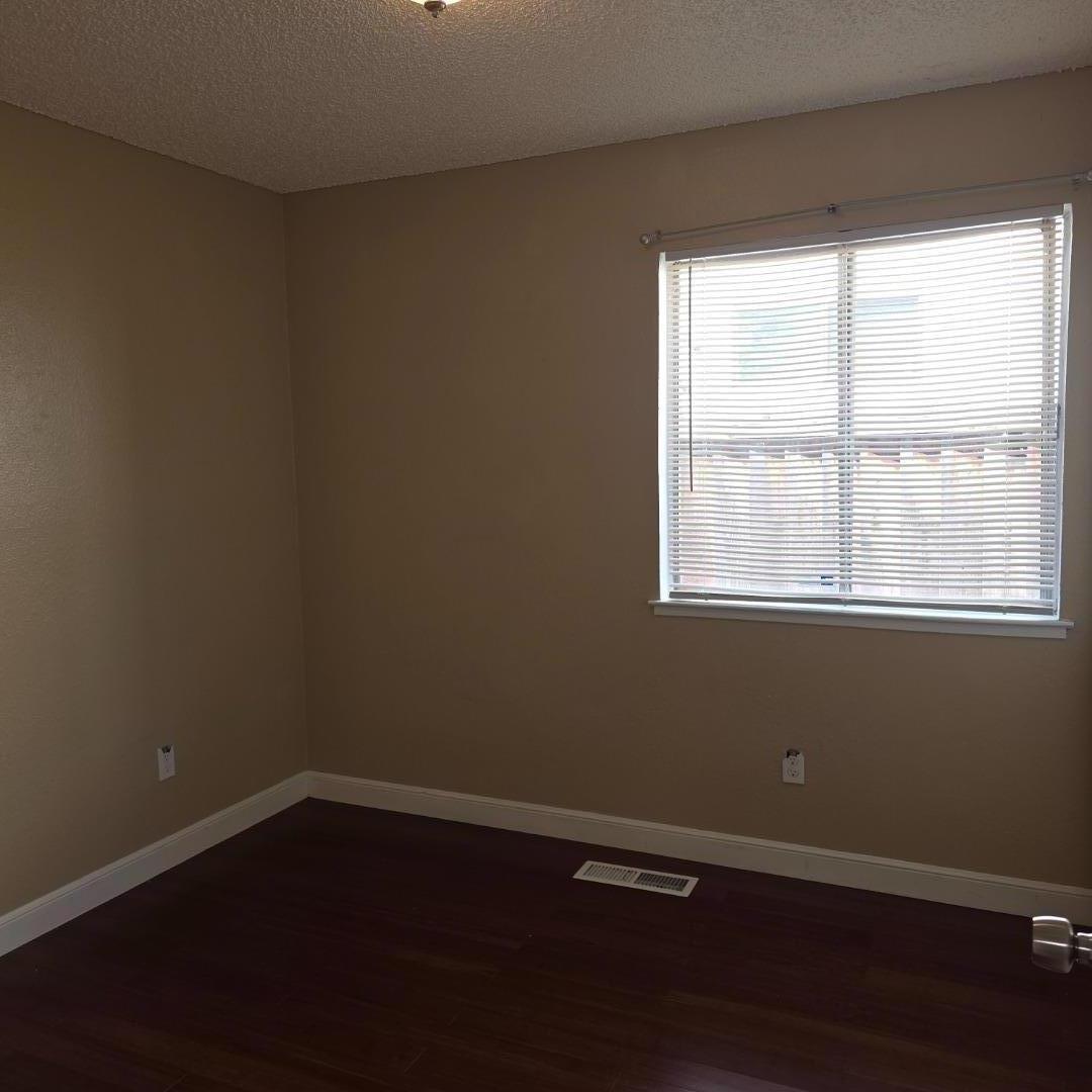 Detail Gallery Image 8 of 9 For 3794 Arlington Cir, Pittsburg,  CA 94565 - 3 Beds | 2 Baths