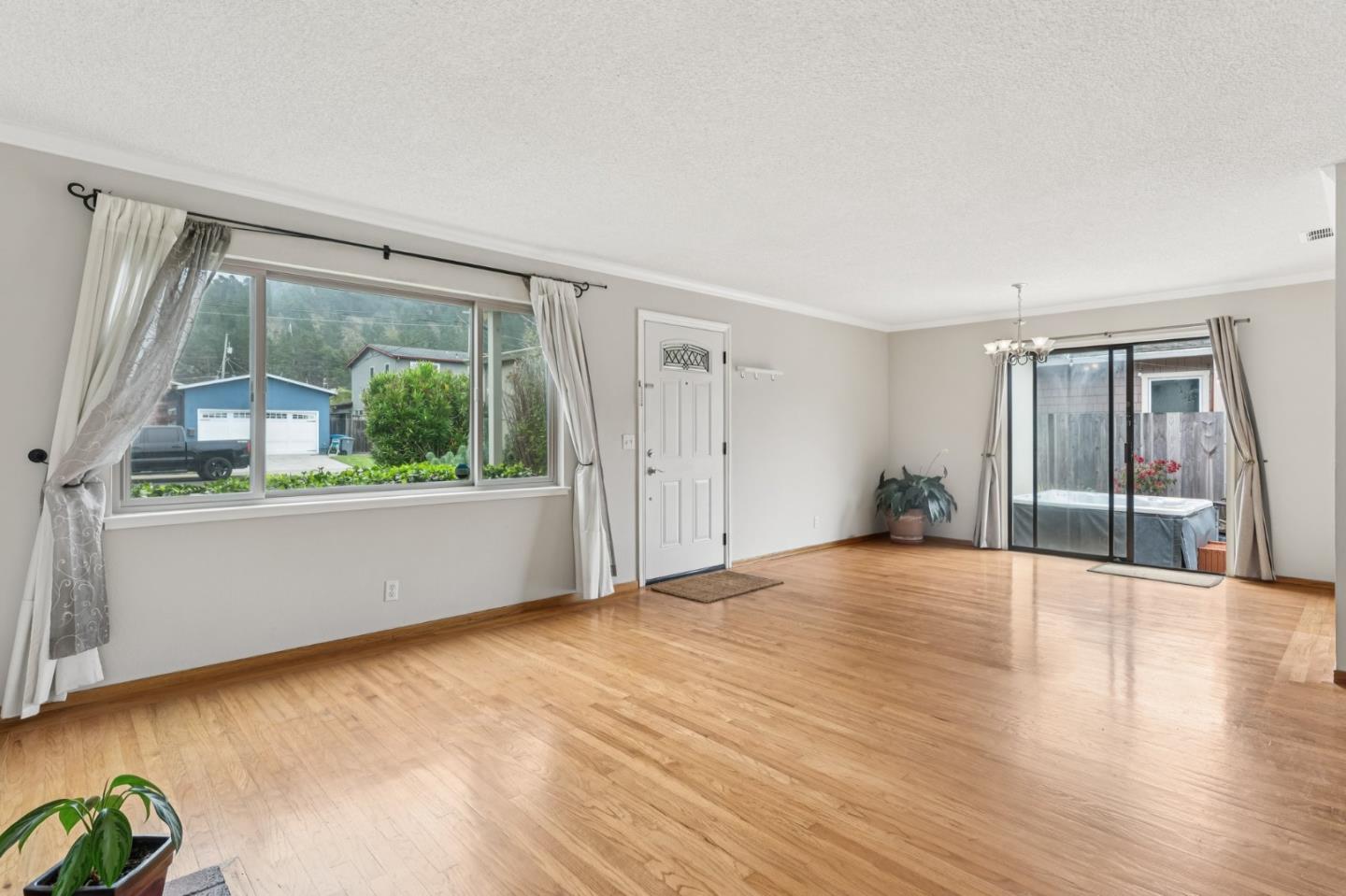 Detail Gallery Image 10 of 42 For 704 Arleen Way, Pacifica,  CA 94044 - 3 Beds | 2 Baths