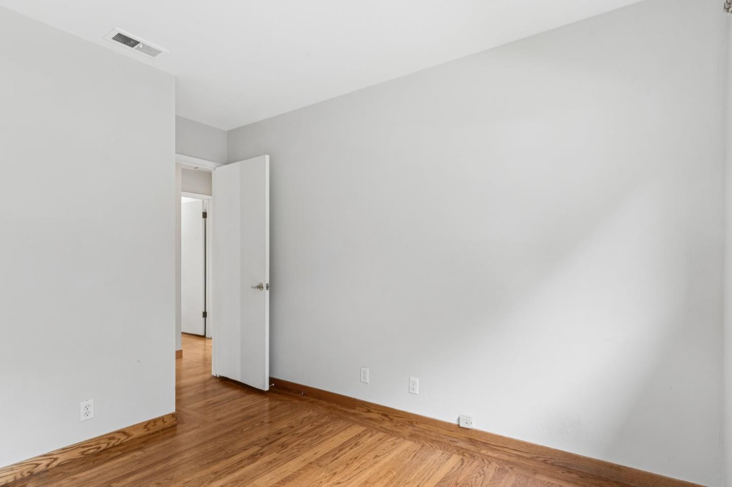 Detail Gallery Image 12 of 42 For 704 Arleen Way, Pacifica,  CA 94044 - 3 Beds | 2 Baths
