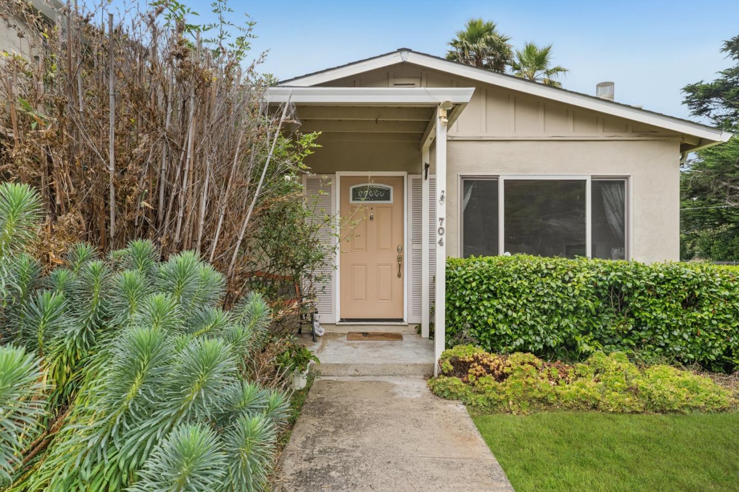 Detail Gallery Image 5 of 42 For 704 Arleen Way, Pacifica,  CA 94044 - 3 Beds | 2 Baths