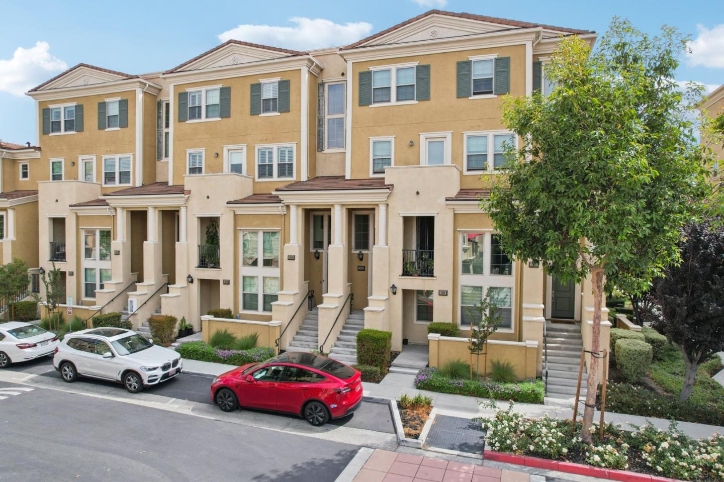 Detail Gallery Image 1 of 34 For 1932 Trento Loop, Milpitas,  CA 95035 - 3 Beds | 3 Baths