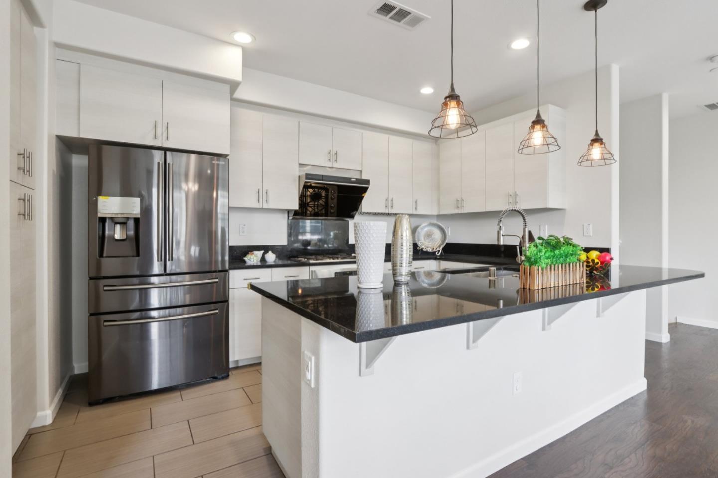 Detail Gallery Image 10 of 34 For 1932 Trento Loop, Milpitas,  CA 95035 - 3 Beds | 3 Baths