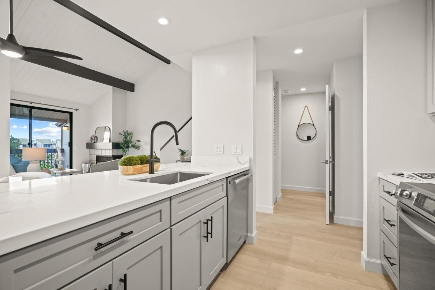 Detail Gallery Image 12 of 82 For 2101 Shoreline Dr #437,  Alameda,  CA 94501 - 2 Beds | 1/1 Baths