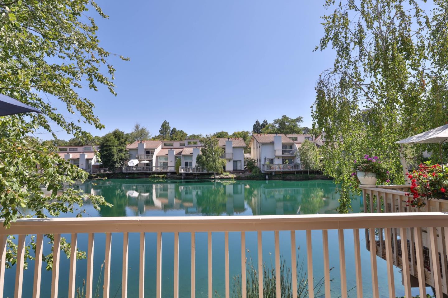 Detail Gallery Image 16 of 71 For 118 via Lago, Los Gatos,  CA 95032 - 3 Beds | 2/1 Baths