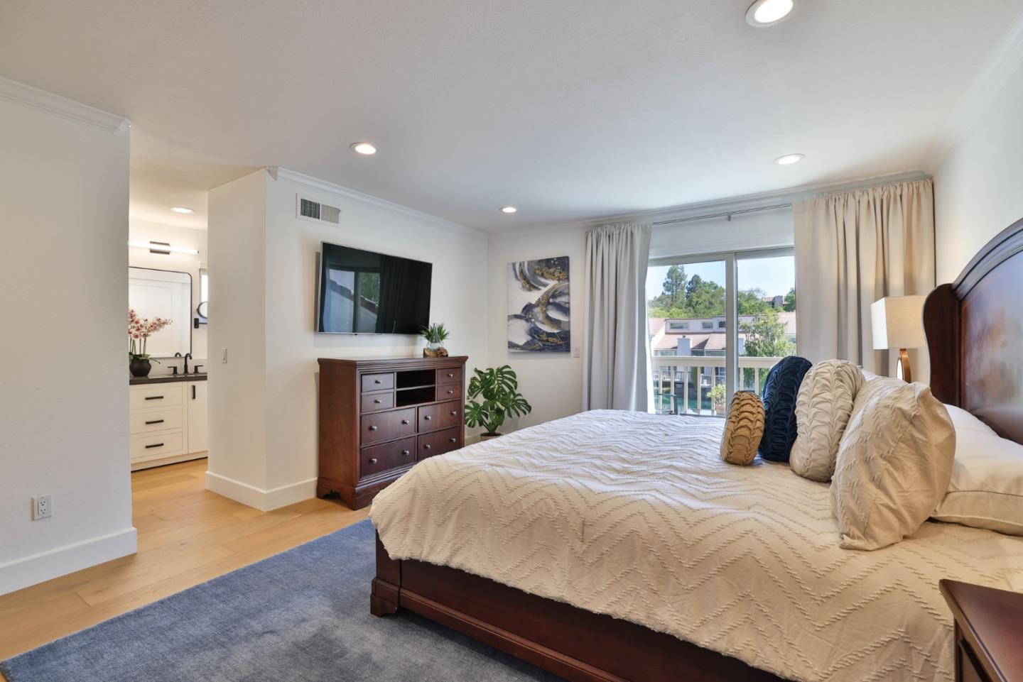 Detail Gallery Image 24 of 71 For 118 via Lago, Los Gatos,  CA 95032 - 3 Beds | 2/1 Baths