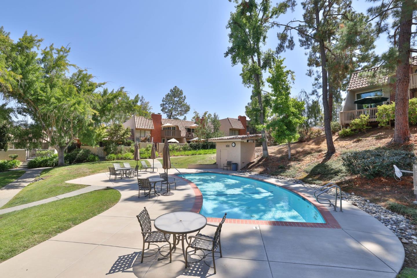 Detail Gallery Image 60 of 71 For 118 via Lago, Los Gatos,  CA 95032 - 3 Beds | 2/1 Baths