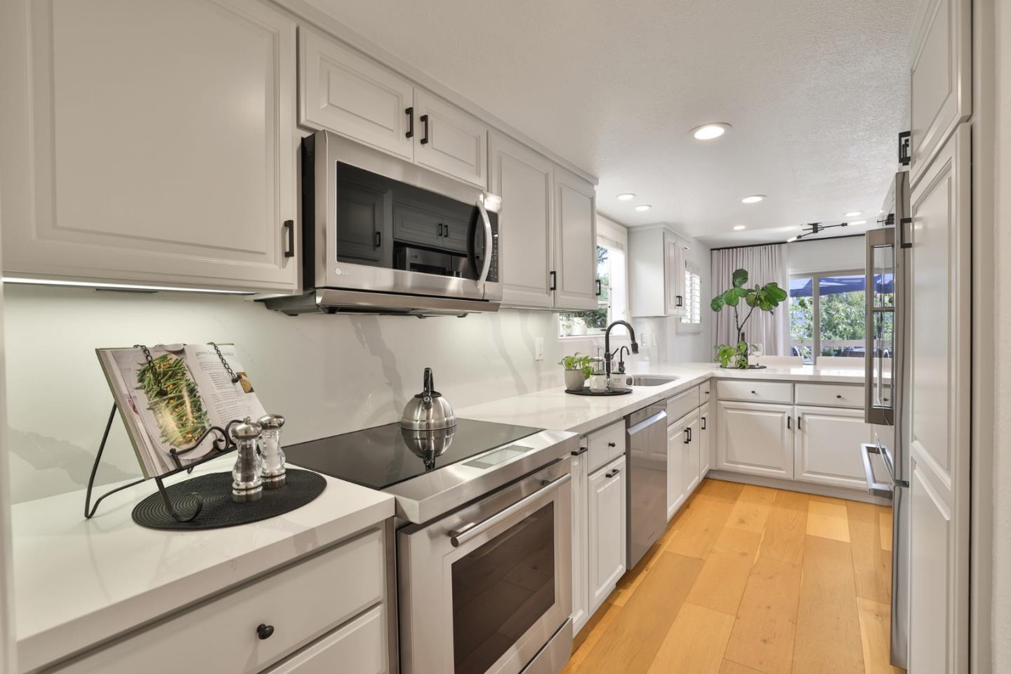 Detail Gallery Image 8 of 71 For 118 via Lago, Los Gatos,  CA 95032 - 3 Beds | 2/1 Baths