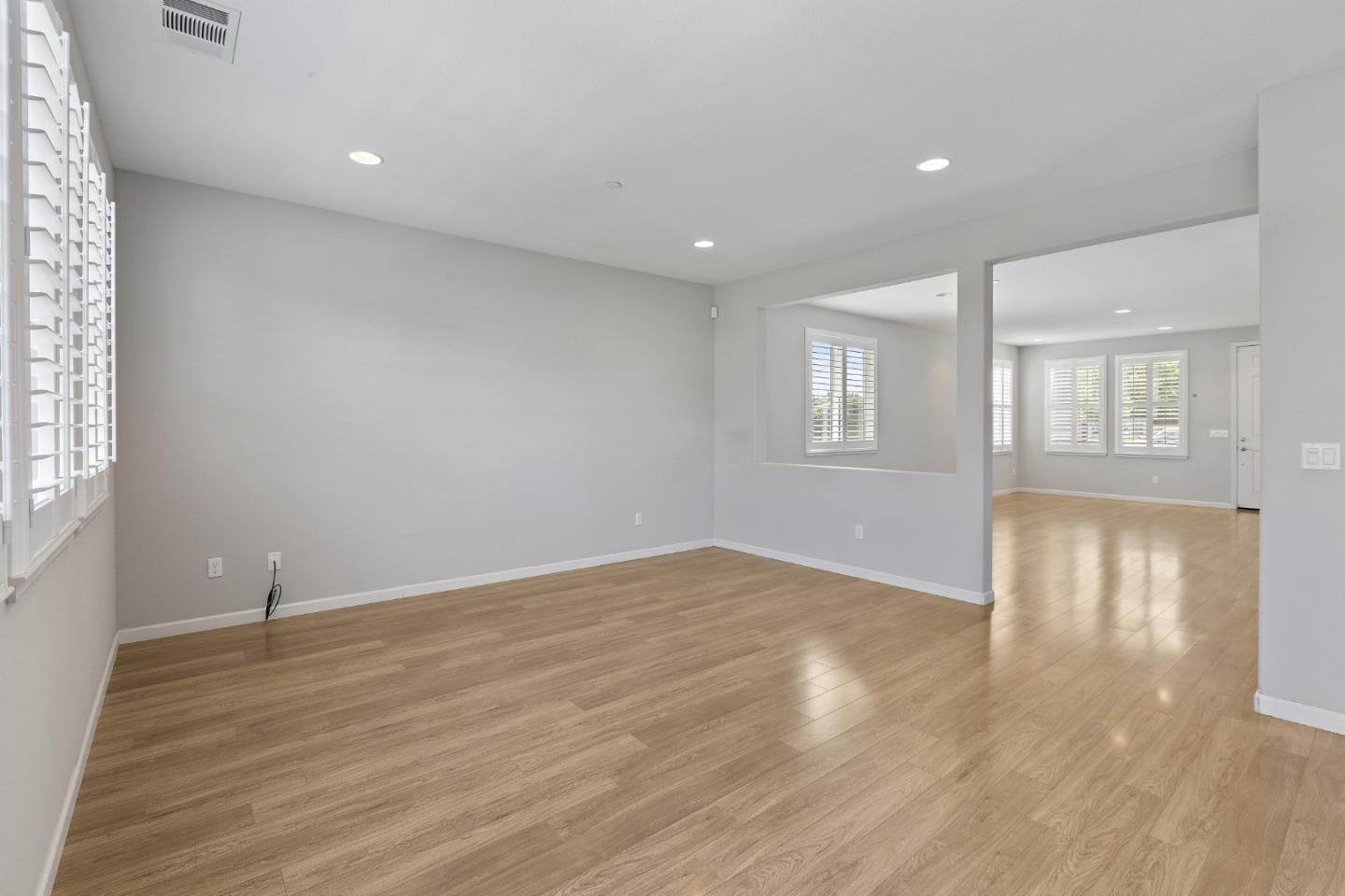 Detail Gallery Image 13 of 35 For 900 Verissimo Ct, Hollister,  CA 95023 - 3 Beds | 2/1 Baths
