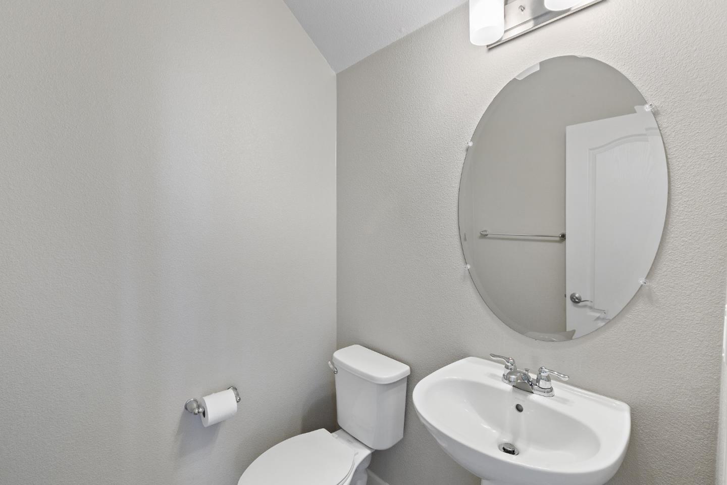 Detail Gallery Image 19 of 35 For 900 Verissimo Ct, Hollister,  CA 95023 - 3 Beds | 2/1 Baths