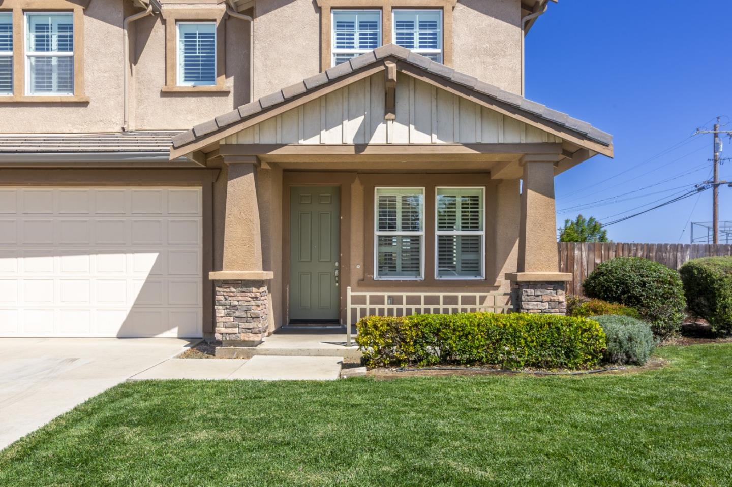 Detail Gallery Image 2 of 35 For 900 Verissimo Ct, Hollister,  CA 95023 - 3 Beds | 2/1 Baths