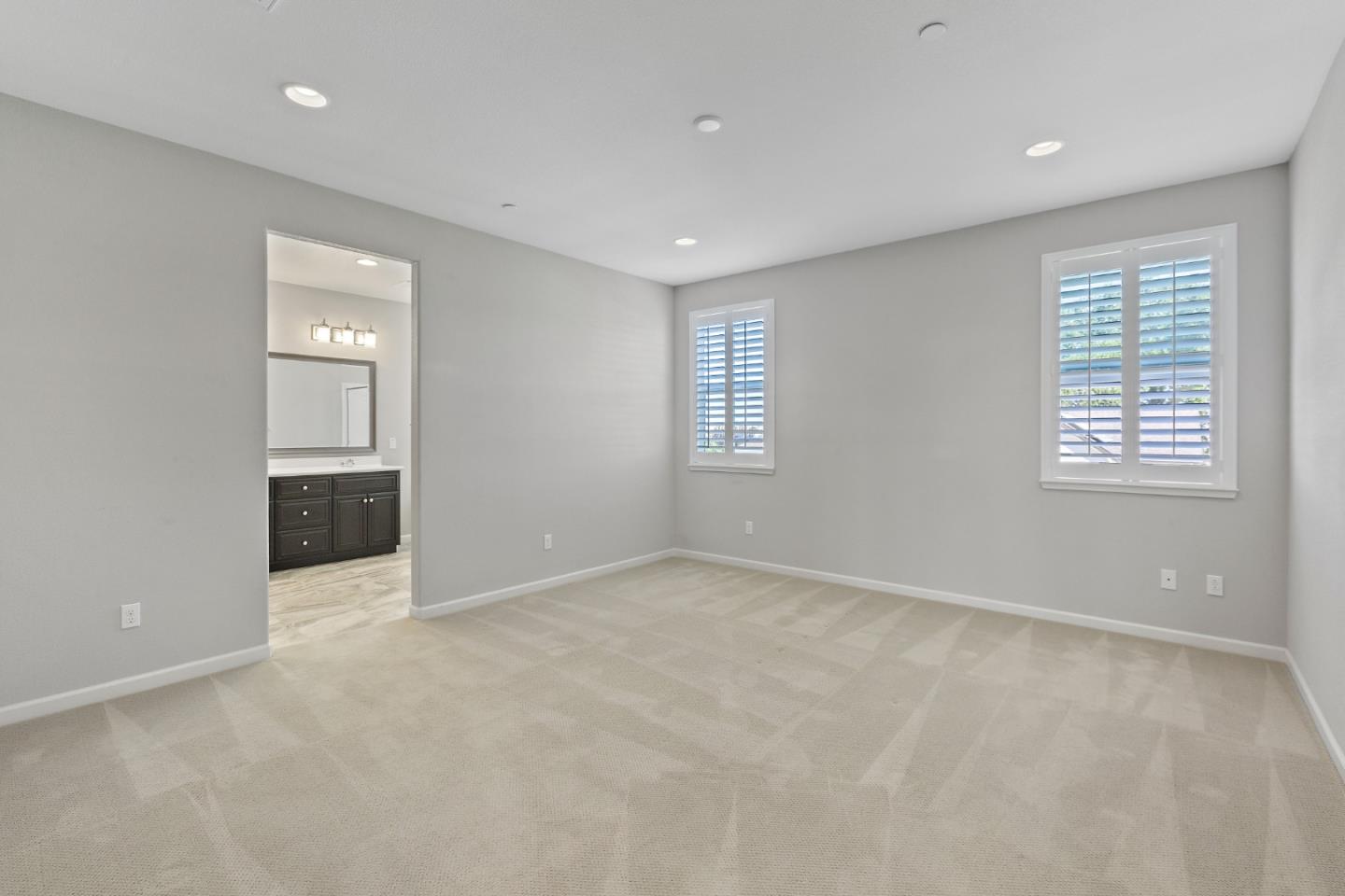 Detail Gallery Image 22 of 35 For 900 Verissimo Ct, Hollister,  CA 95023 - 3 Beds | 2/1 Baths