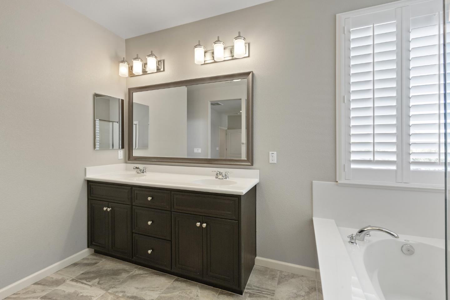 Detail Gallery Image 23 of 35 For 900 Verissimo Ct, Hollister,  CA 95023 - 3 Beds | 2/1 Baths