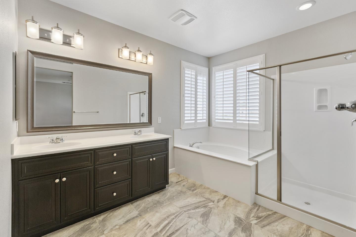 Detail Gallery Image 24 of 35 For 900 Verissimo Ct, Hollister,  CA 95023 - 3 Beds | 2/1 Baths