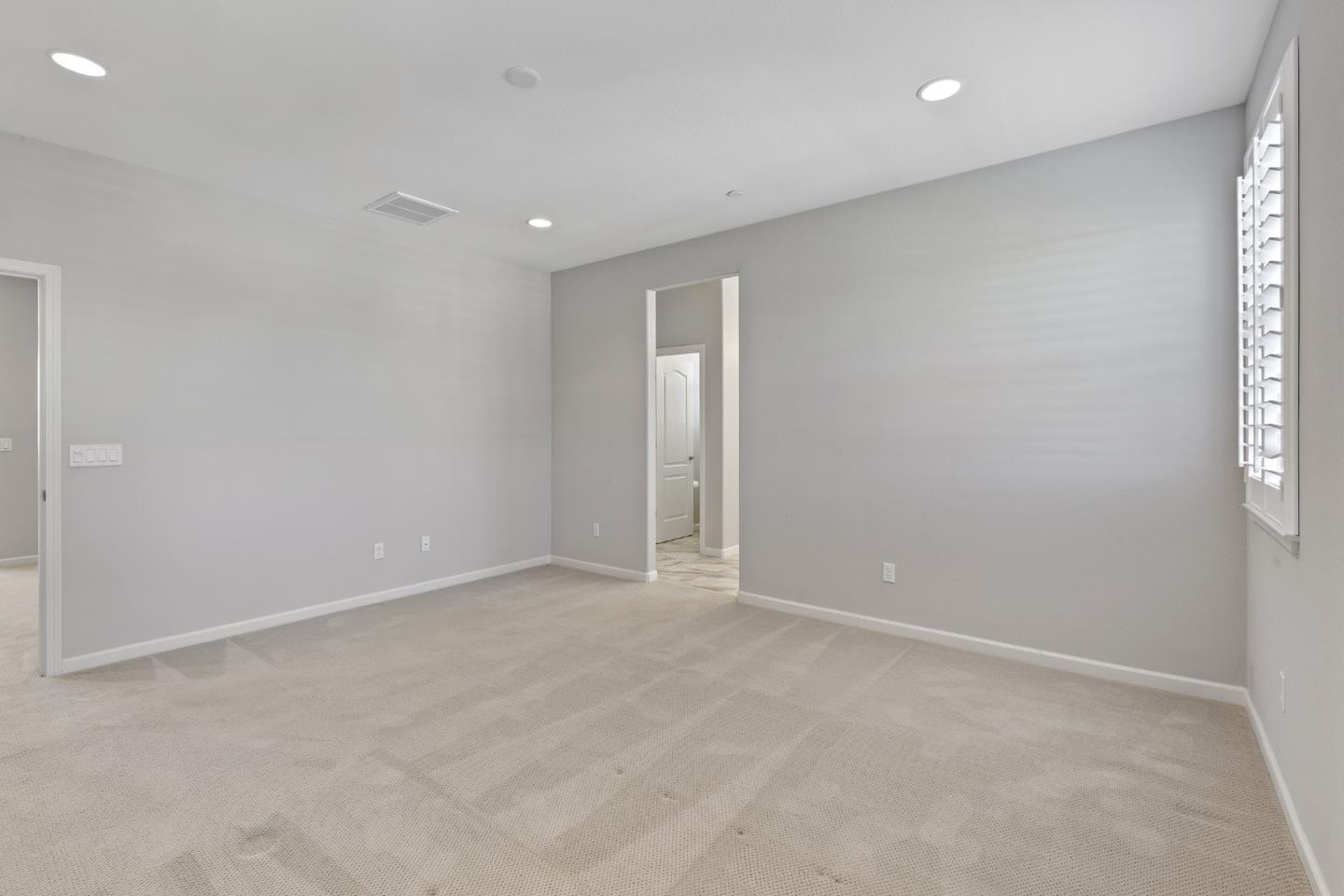 Detail Gallery Image 29 of 35 For 900 Verissimo Ct, Hollister,  CA 95023 - 3 Beds | 2/1 Baths