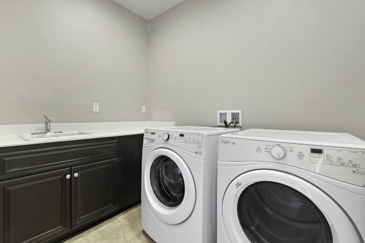 Detail Gallery Image 32 of 35 For 900 Verissimo Ct, Hollister,  CA 95023 - 3 Beds | 2/1 Baths