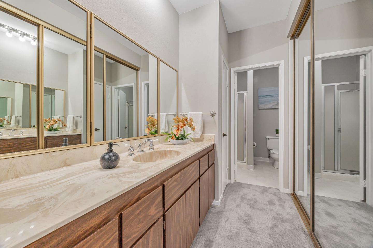 Detail Gallery Image 12 of 27 For 1427 Floribunda Ave #304,  Burlingame,  CA 94010 - 2 Beds | 2 Baths