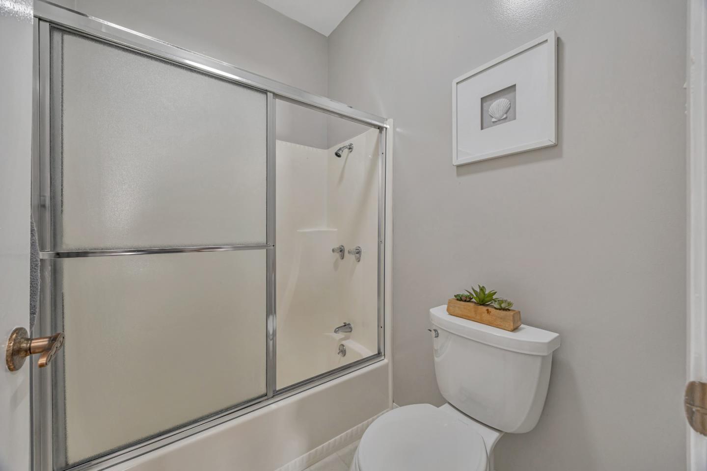 Detail Gallery Image 17 of 27 For 1427 Floribunda Ave #304,  Burlingame,  CA 94010 - 2 Beds | 2 Baths