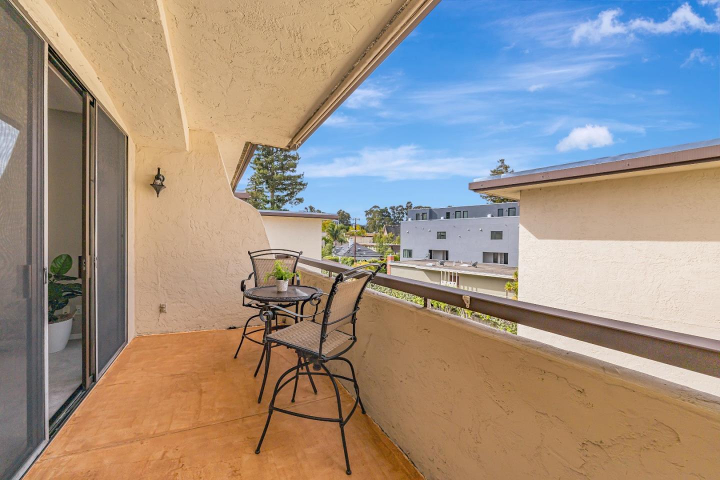 Detail Gallery Image 18 of 27 For 1427 Floribunda Ave #304,  Burlingame,  CA 94010 - 2 Beds | 2 Baths