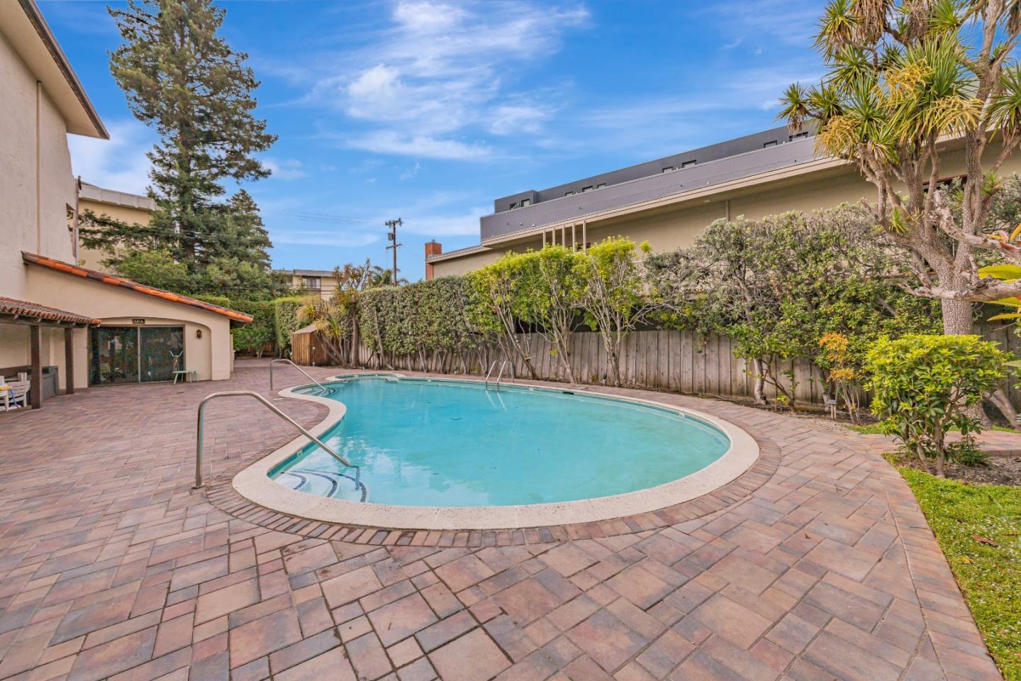 Detail Gallery Image 21 of 27 For 1427 Floribunda Ave #304,  Burlingame,  CA 94010 - 2 Beds | 2 Baths