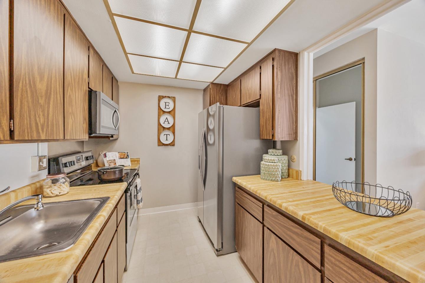 Detail Gallery Image 5 of 27 For 1427 Floribunda Ave #304,  Burlingame,  CA 94010 - 2 Beds | 2 Baths
