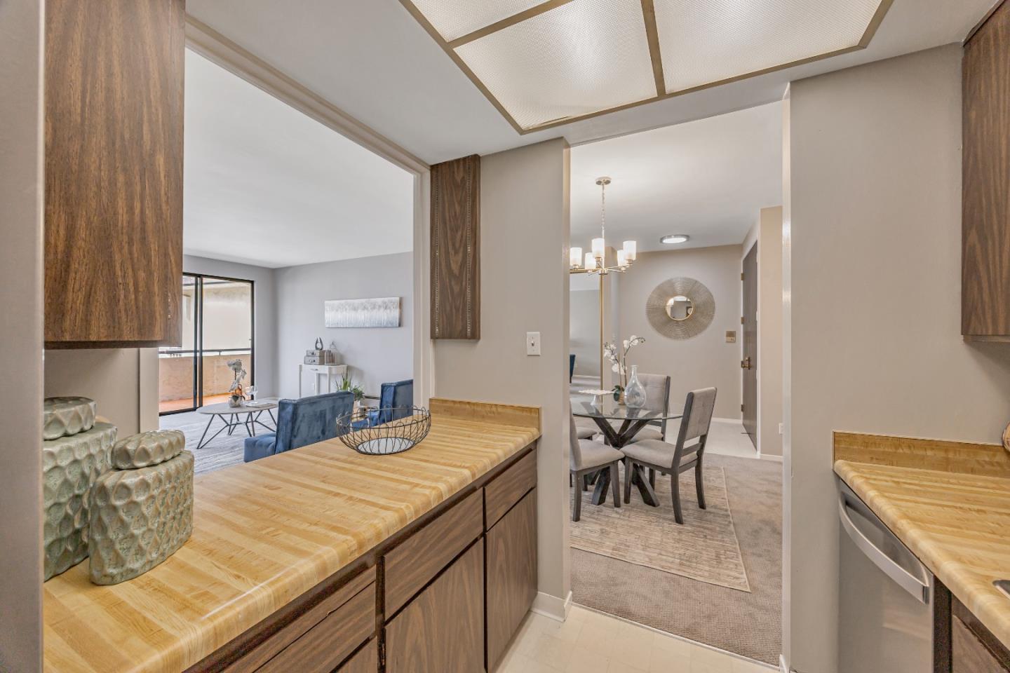 Detail Gallery Image 6 of 27 For 1427 Floribunda Ave #304,  Burlingame,  CA 94010 - 2 Beds | 2 Baths