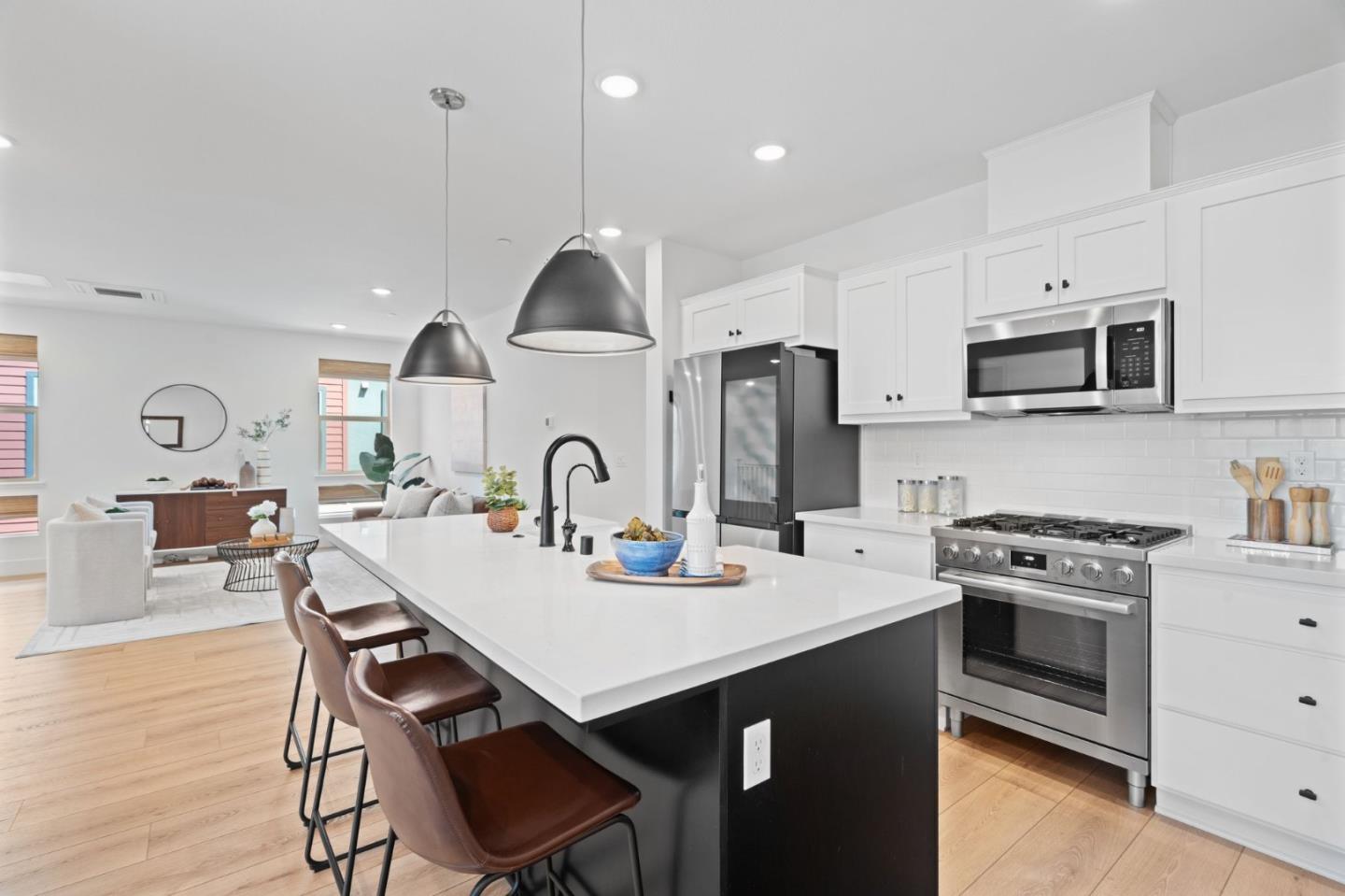 Detail Gallery Image 3 of 22 For 6633 Optimum Loop, San Jose,  CA 95119 - 3 Beds | 3 Baths