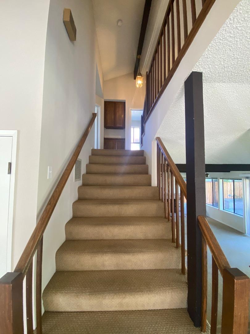 Detail Gallery Image 11 of 23 For 609 Somerset Ln, Foster City,  CA 94404 - 4 Beds | 2/1 Baths