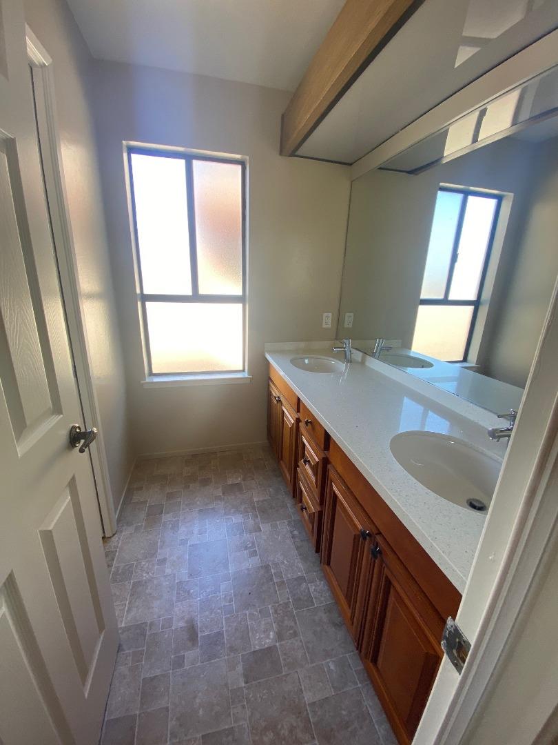 Detail Gallery Image 14 of 23 For 609 Somerset Ln, Foster City,  CA 94404 - 4 Beds | 2/1 Baths