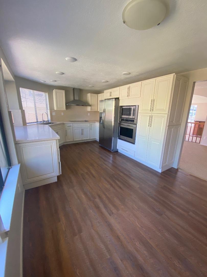 Detail Gallery Image 8 of 23 For 609 Somerset Ln, Foster City,  CA 94404 - 4 Beds | 2/1 Baths