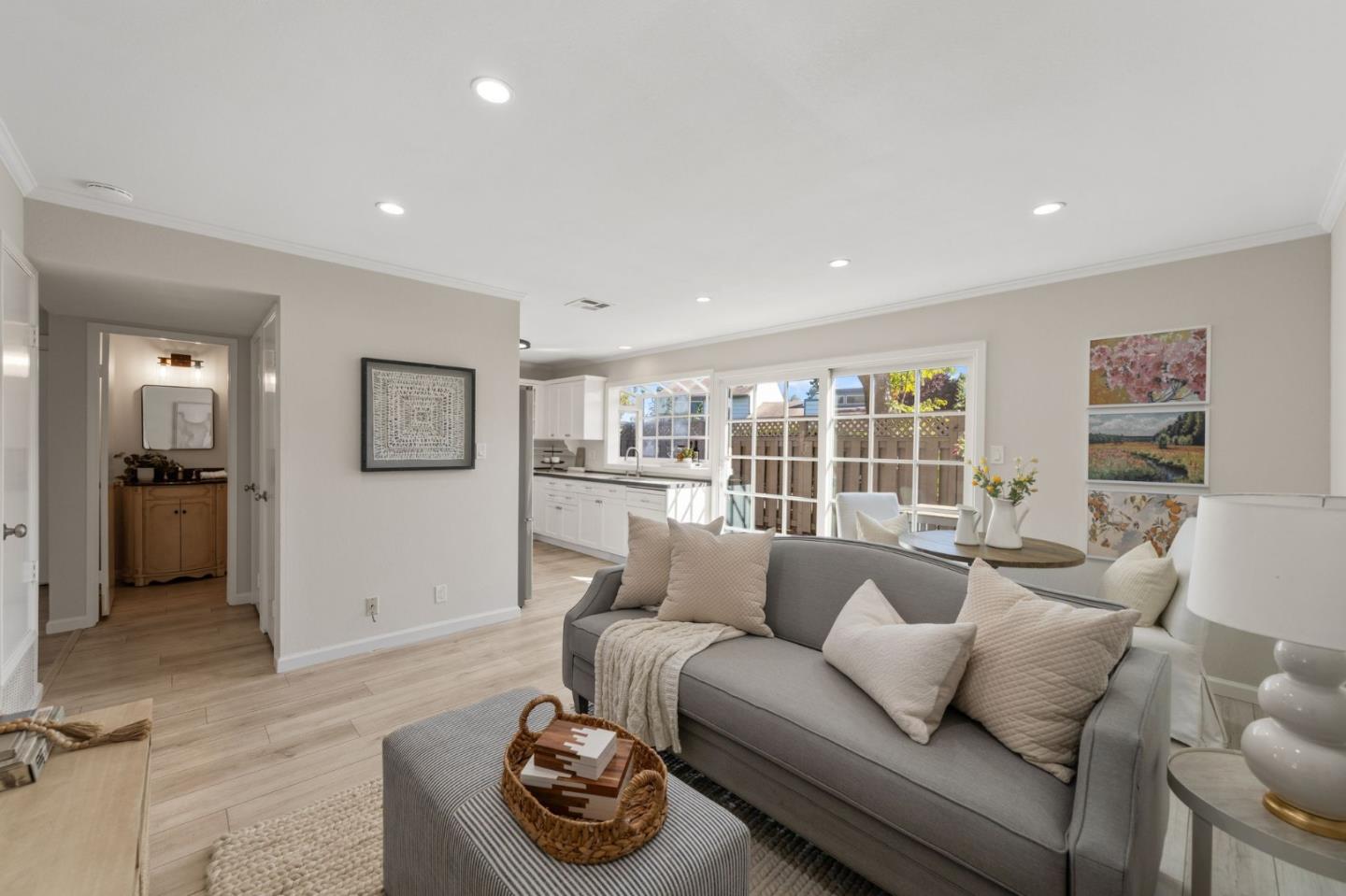 Detail Gallery Image 11 of 43 For 848 Magellan Ln, Foster City,  CA 94404 - 4 Beds | 2/1 Baths