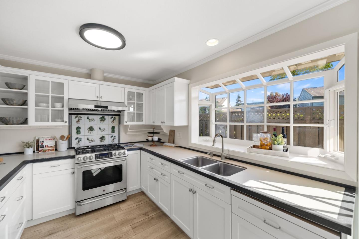 Detail Gallery Image 13 of 43 For 848 Magellan Ln, Foster City,  CA 94404 - 4 Beds | 2/1 Baths