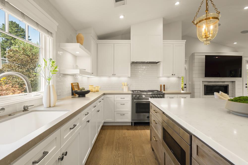 Detail Gallery Image 10 of 33 For 967 Stony Hill Rd, Redwood City,  CA 94061 - 4 Beds | 3/1 Baths