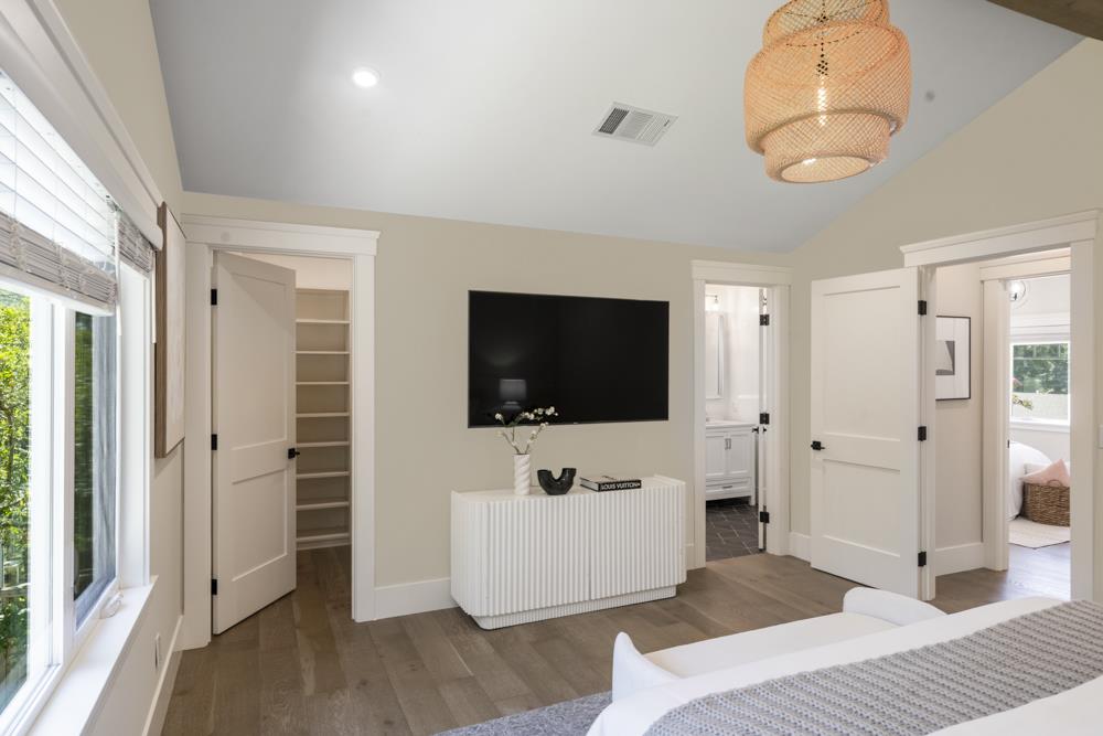 Detail Gallery Image 14 of 33 For 967 Stony Hill Rd, Redwood City,  CA 94061 - 4 Beds | 3/1 Baths