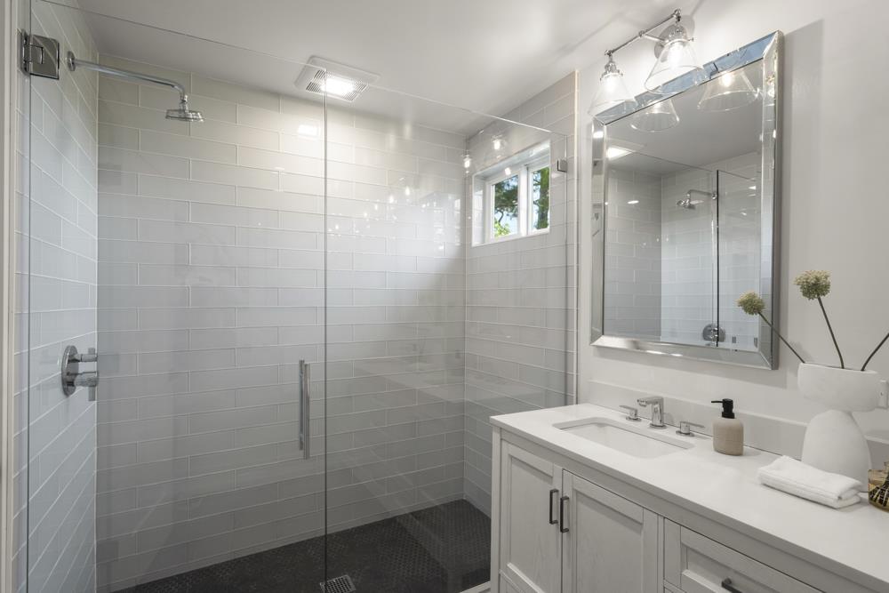 Detail Gallery Image 15 of 33 For 967 Stony Hill Rd, Redwood City,  CA 94061 - 4 Beds | 3/1 Baths