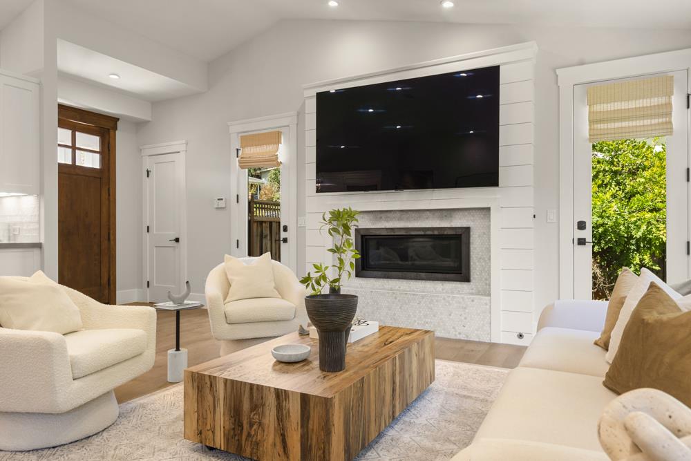 Detail Gallery Image 6 of 33 For 967 Stony Hill Rd, Redwood City,  CA 94061 - 4 Beds | 3/1 Baths