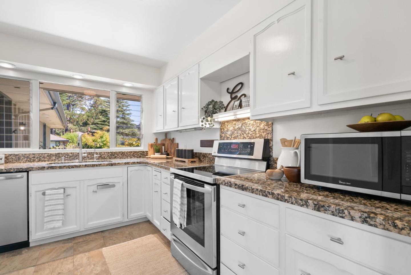 Detail Gallery Image 13 of 44 For 115 Del Mesa Carmel, Carmel Valley,  CA 93923 - 2 Beds | 2 Baths