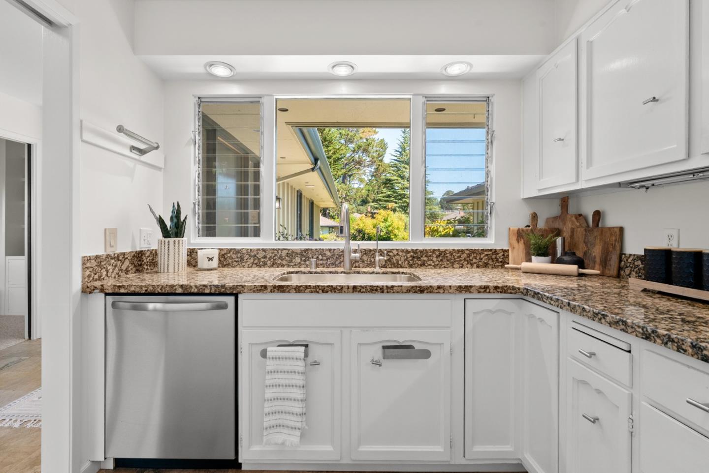 Detail Gallery Image 14 of 44 For 115 Del Mesa Carmel, Carmel Valley,  CA 93923 - 2 Beds | 2 Baths