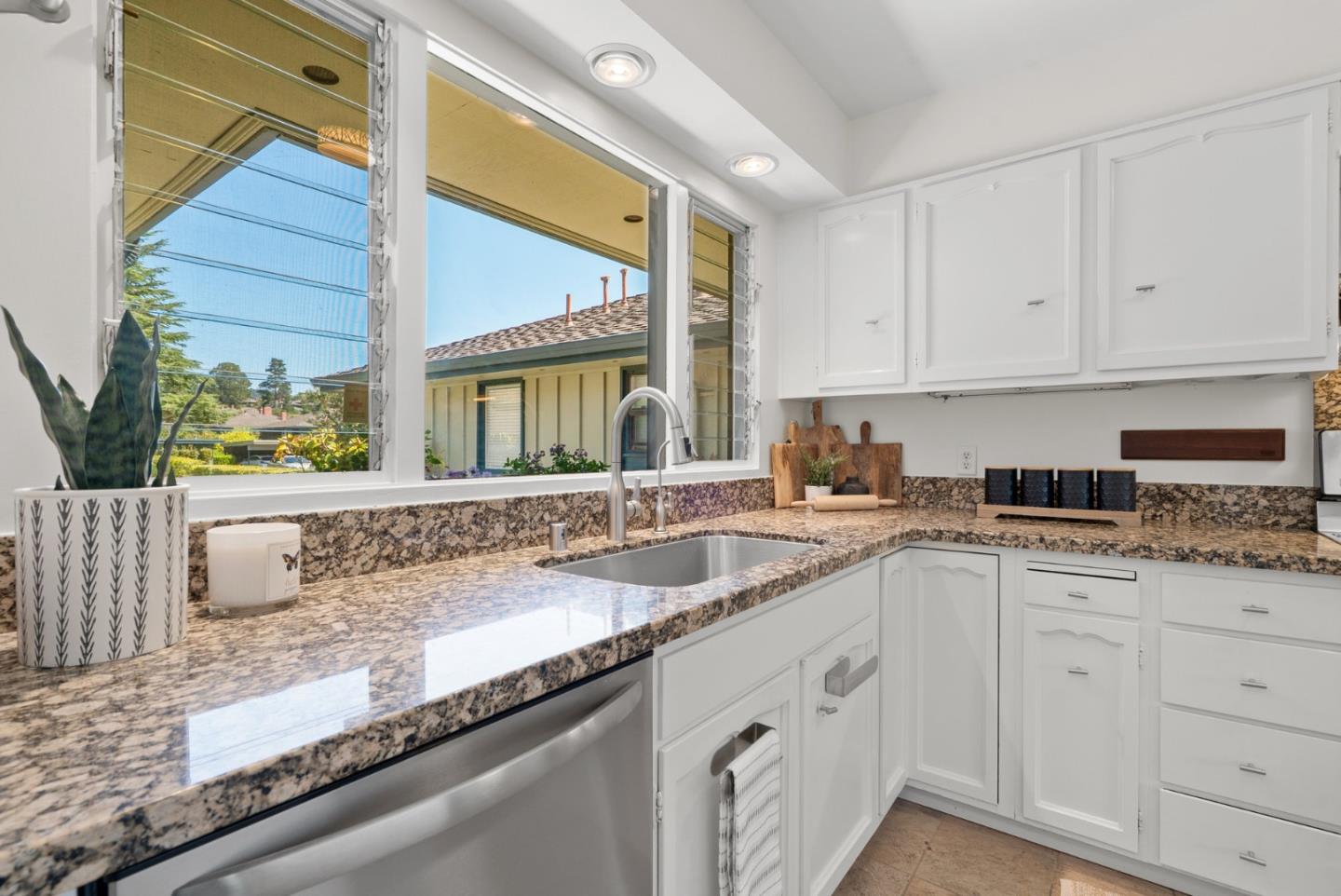 Detail Gallery Image 15 of 44 For 115 Del Mesa Carmel, Carmel Valley,  CA 93923 - 2 Beds | 2 Baths
