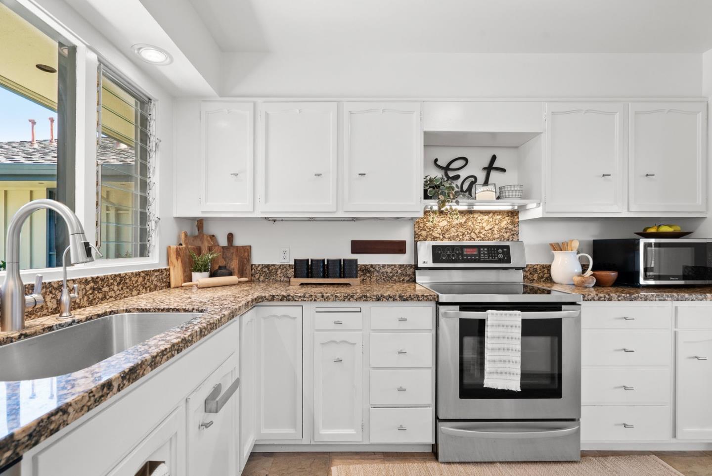 Detail Gallery Image 16 of 44 For 115 Del Mesa Carmel, Carmel Valley,  CA 93923 - 2 Beds | 2 Baths