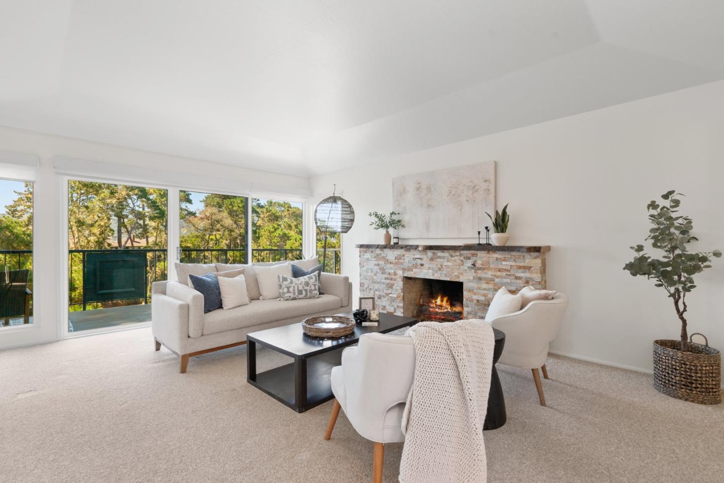 Detail Gallery Image 4 of 44 For 115 Del Mesa Carmel, Carmel Valley,  CA 93923 - 2 Beds | 2 Baths