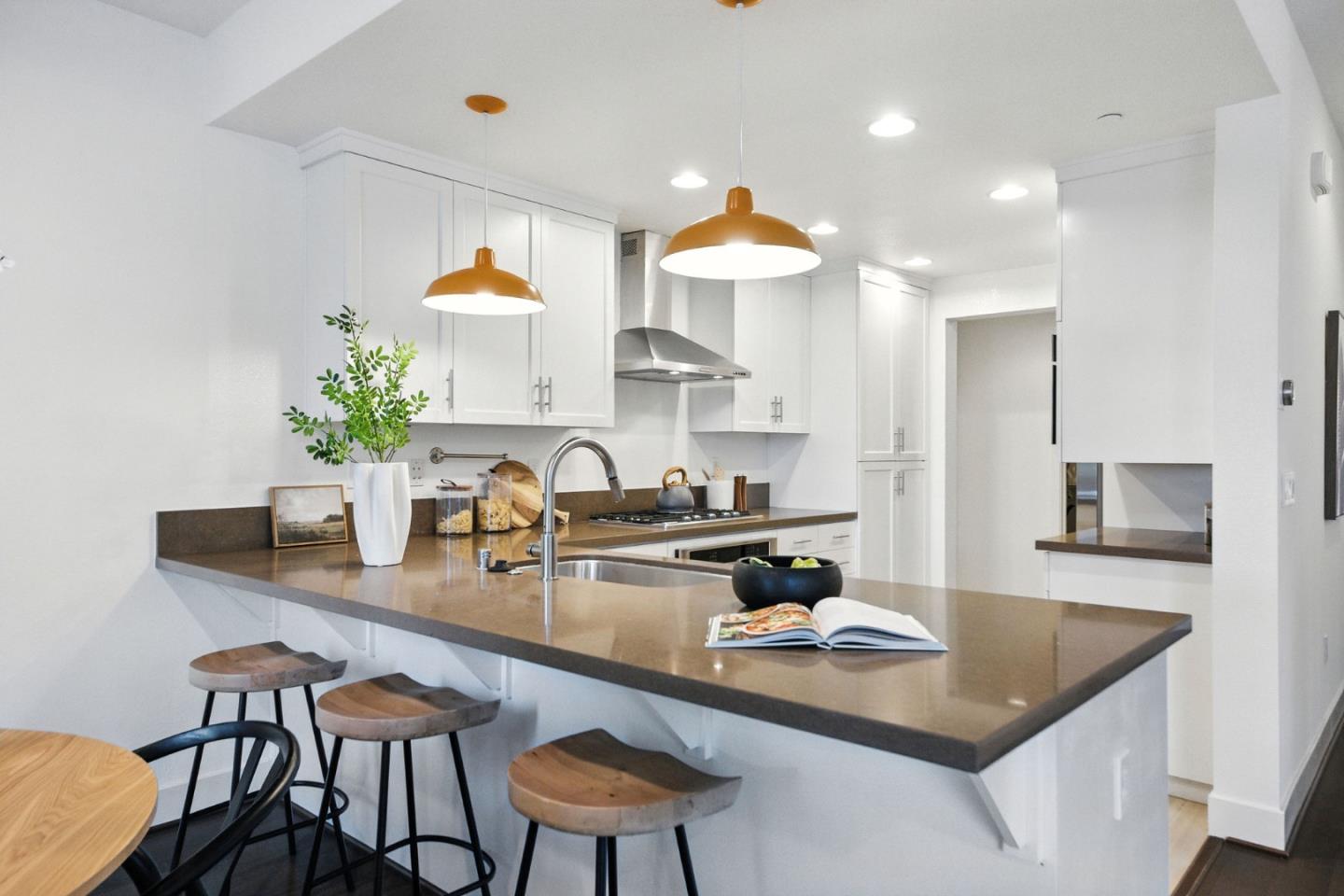 Detail Gallery Image 10 of 53 For 406 E 28th Ave, San Mateo,  CA 94403 - 3 Beds | 3/1 Baths