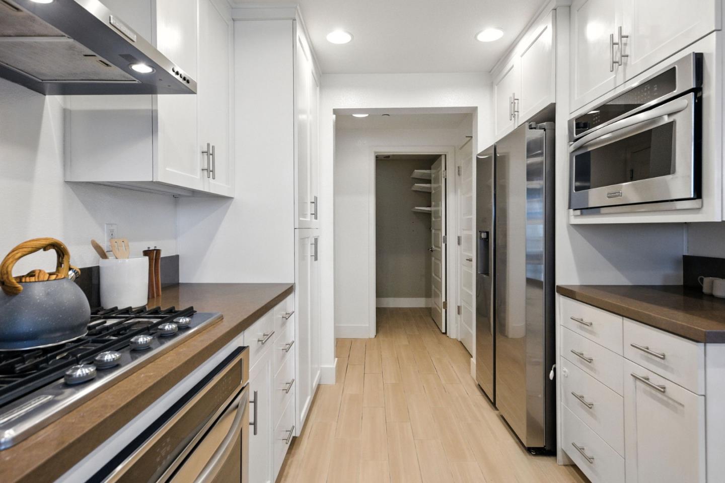 Detail Gallery Image 16 of 53 For 406 E 28th Ave, San Mateo,  CA 94403 - 3 Beds | 3/1 Baths